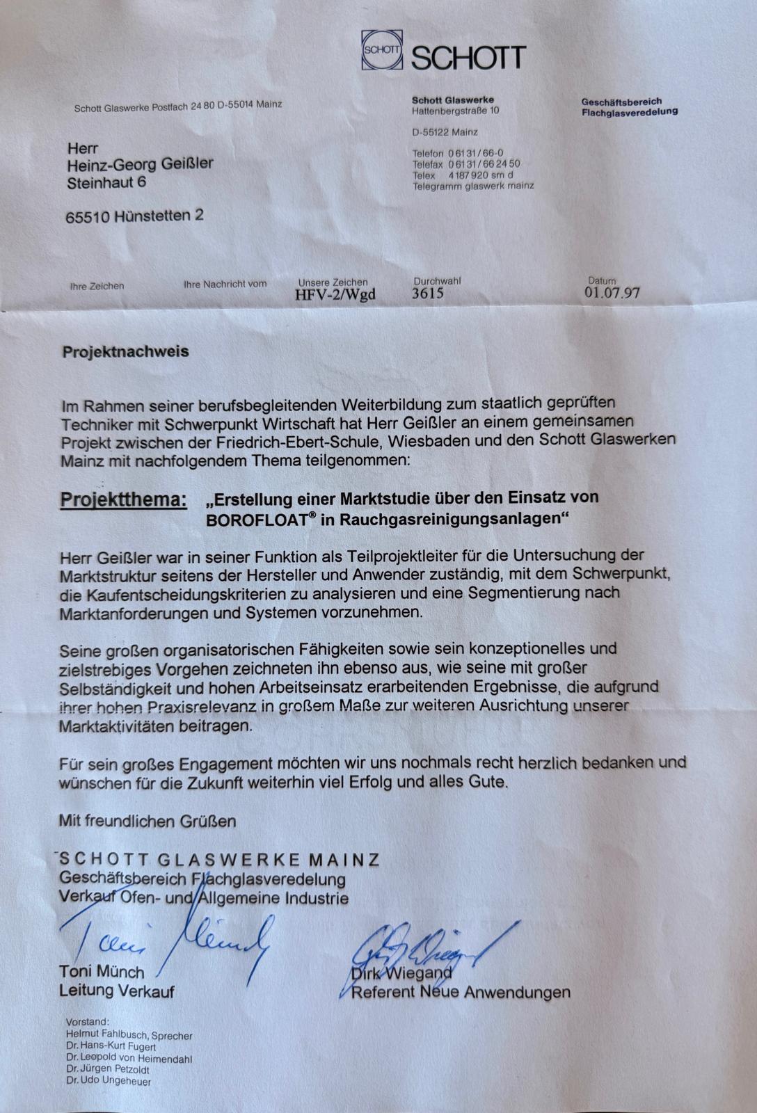 Projektzeugnis der Schott Glaswerke Mainz vom 1. Juli 1997 für Heinz-Georg Geißler — bestätigt die Mitarbeit als Teilprojektleiter an der Marktstudie 'Einsatz von BOROFLOAT® in Rauchgasreinigungsanlagen', unterzeichnet von Toni Münch und Dirk Wiegand